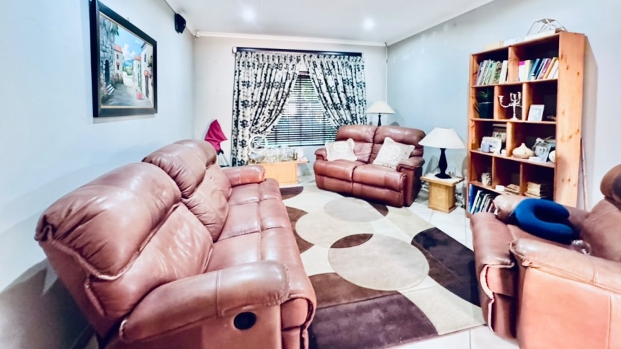 3 Bedroom Property for Sale in Waterkloof East North West